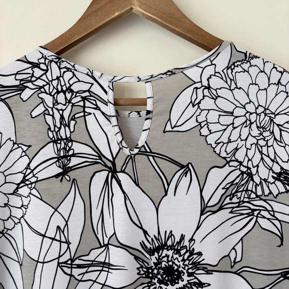 Clara Sunwoo Sleeveless Floral Tunic Top Large Tan White Black - Picture 4 of 8